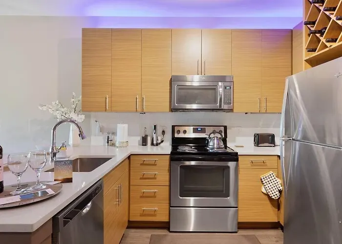 1Br Uptown, Pool, Wine, Near Convention Center_311