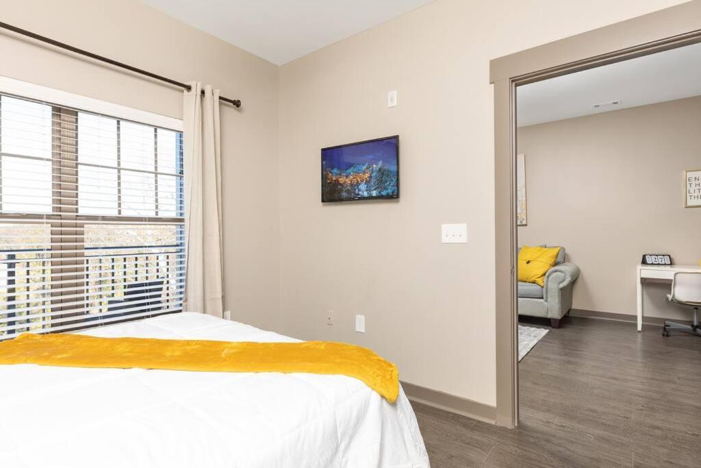 Apartment 1br Uptown, Pool, Wine, Near Convention Center_311 *
